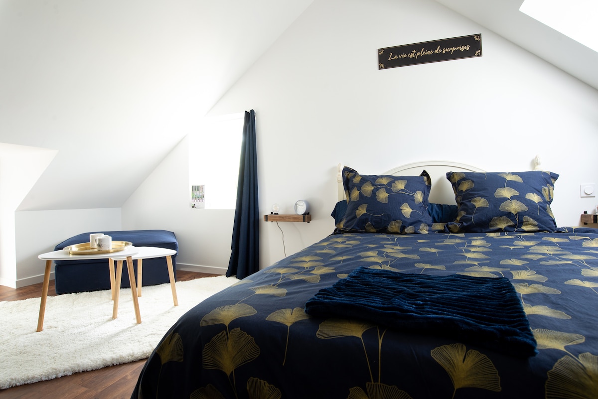 Suite Parentale privée avec salle de bains et wc.