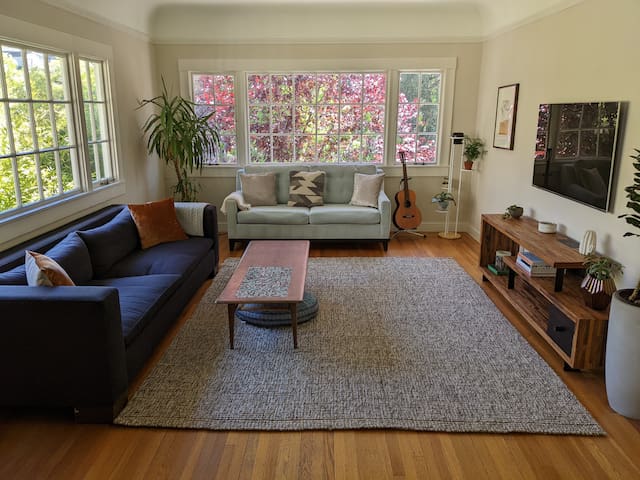 Grand Piedmont Avenue Gem in Oakland gallery image 2