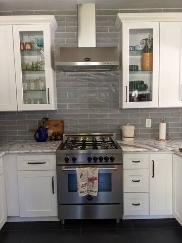 Grand Piedmont Avenue Gem in Oakland gallery image 5