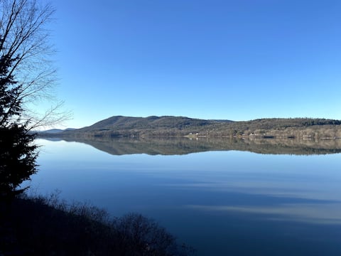 Serene Lakefront Paradise - farm/nature, spa/bliss