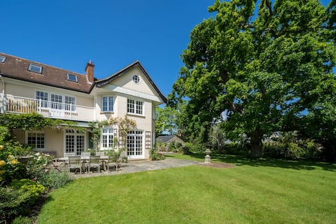 Stunning Bembridge House with large garden