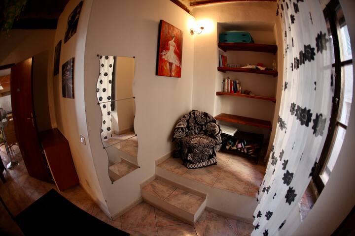 პირველი სართულის ოთახი