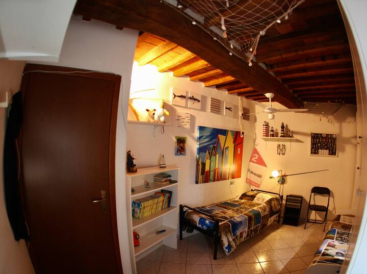 Მეორე სართული საძინებელი