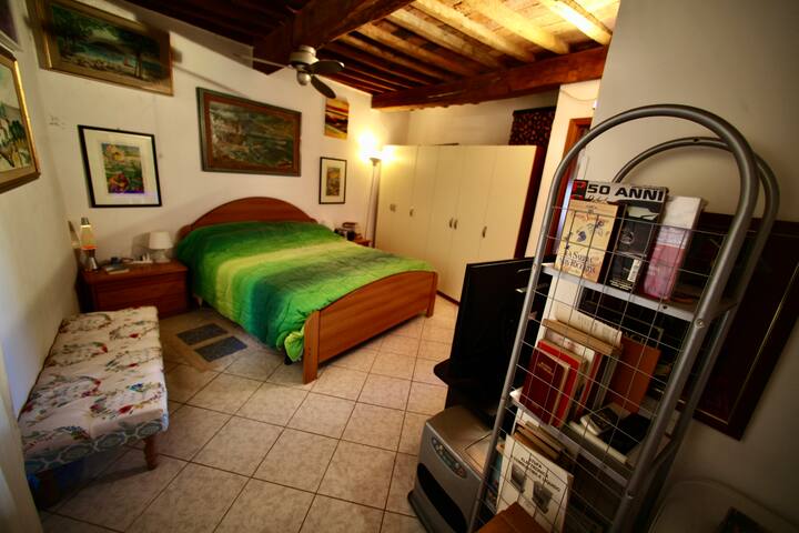 Მეორე სართული საძინებელი