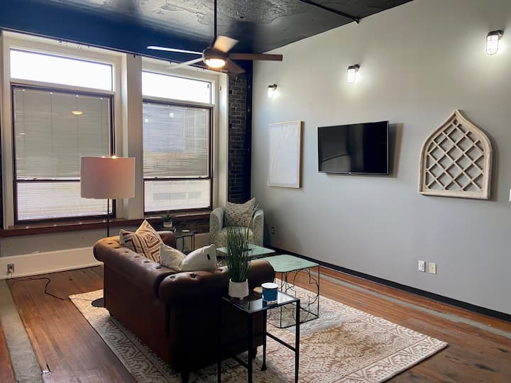 Modern Cozy LOFT Views/Parking/LOCATION! Lofts for Rent in