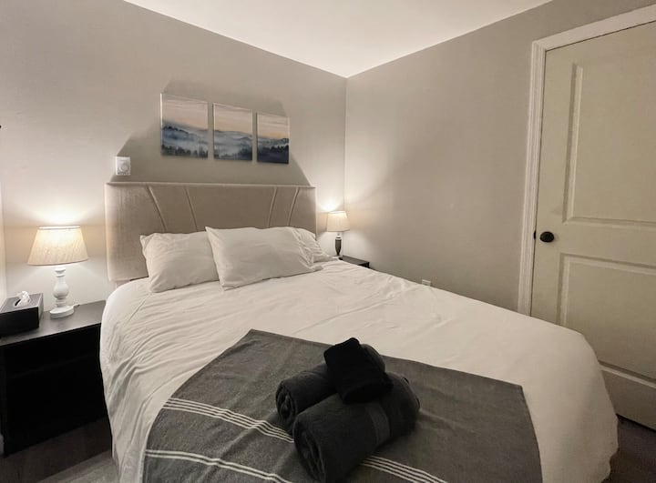 Dormitorio 1 con cama tamaño queen