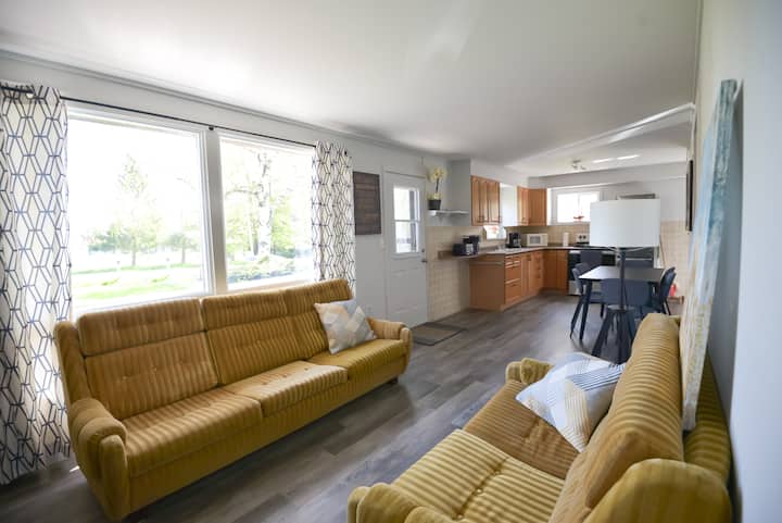 Family Cottage With Large Yard & Lake Access - Fenelon Falls