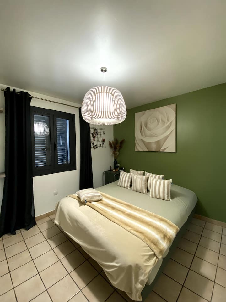 Dhomë gjumi 1 me dush
Krevat 160x200