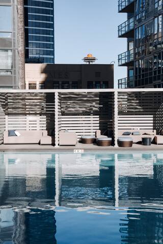 Level Seattle -Spacious Two Bedroom Suite gallery image 3