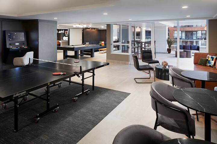 Level Seattle -Spacious Two Bedroom Suite gallery image 4