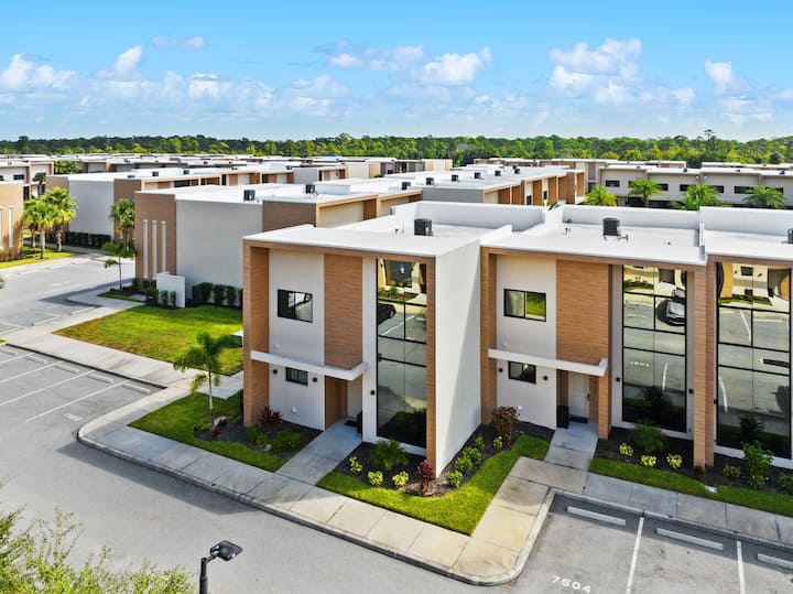 MAGIC VILLAGE - Near Disney - 4BDR - Villas for Rent in Kissimmee