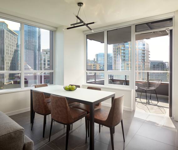 Level Seattle- Executive Two Bedroom Suite &Office gallery image 3