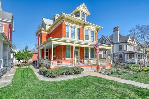 2nd FL Victorian style 2 bedrooms