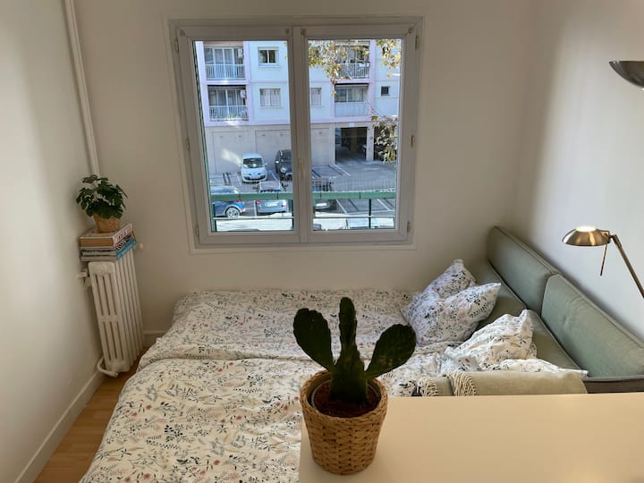 غرفة نوم 3 / مكتب تواجه الشارع.