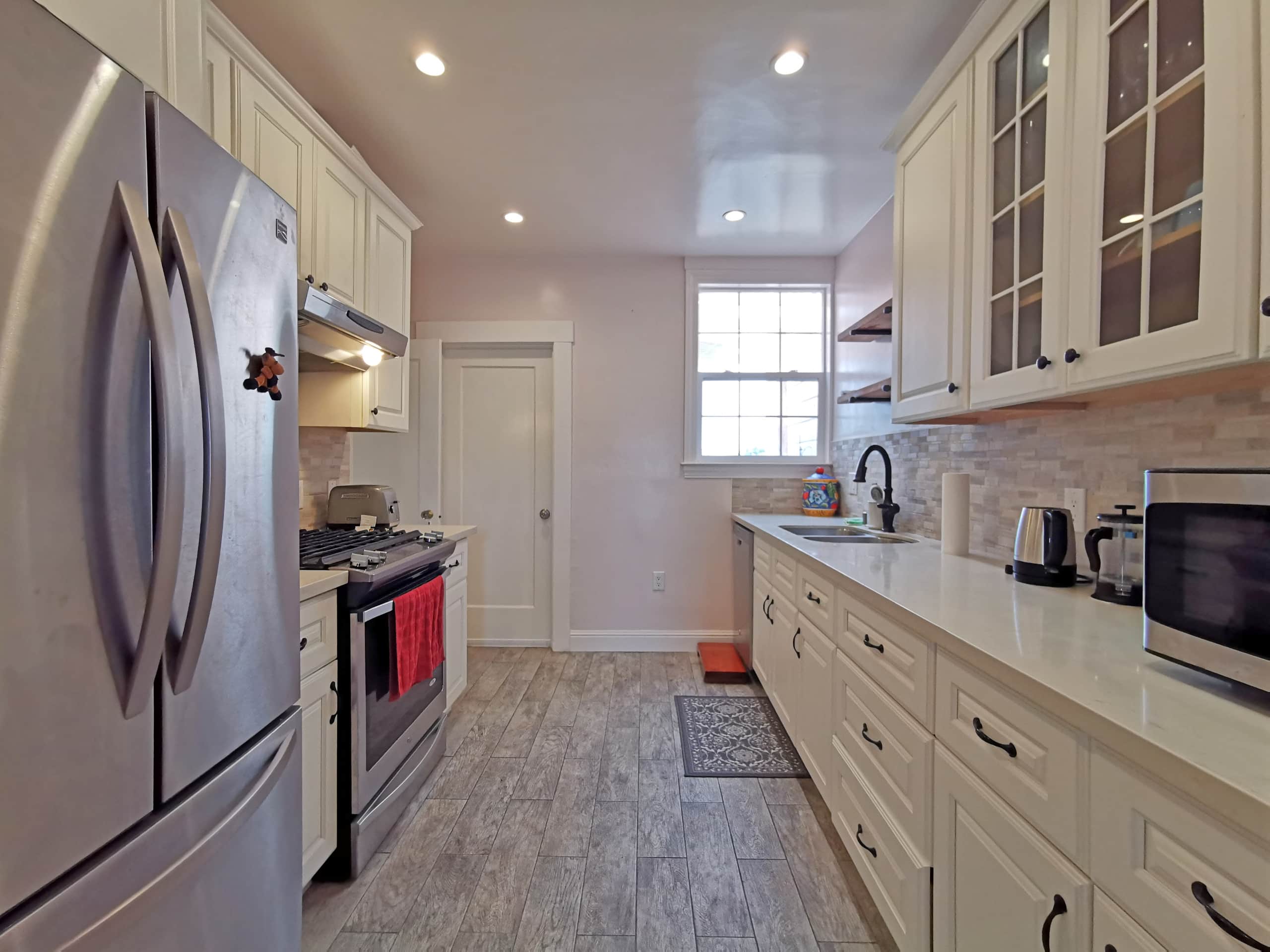 Home in San Francisco · ★4.84 · 2 bedrooms · 2 beds · 1 bath - Image 11