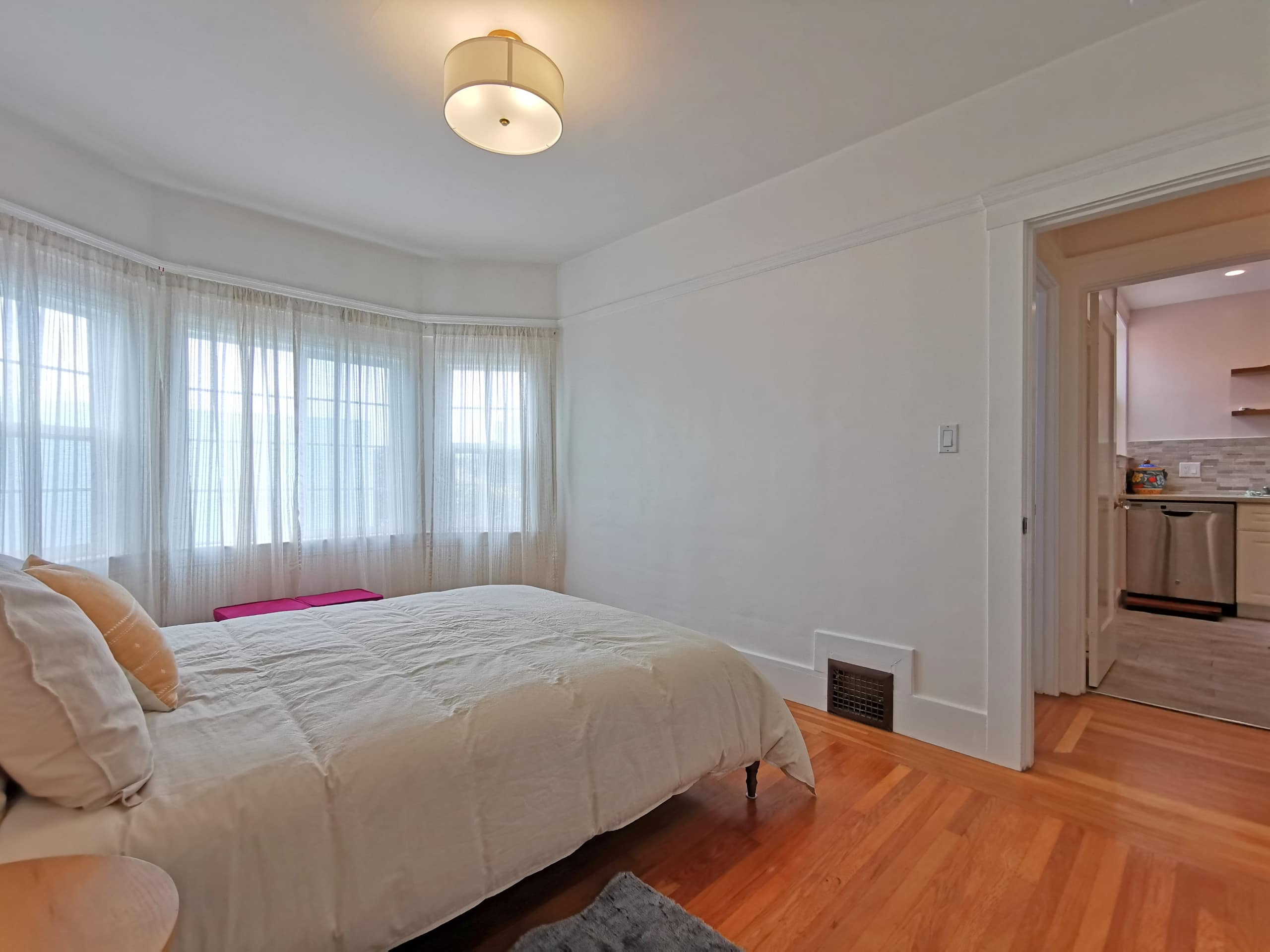 Home in San Francisco · ★4.84 · 2 bedrooms · 2 beds · 1 bath - Image 19