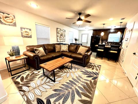 Tranquil Townhome Flower House