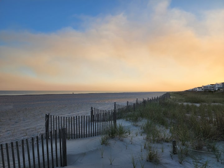 Salty Snouts Retreat, Pet Friendly W/fire Pit - Holden Beach, NC