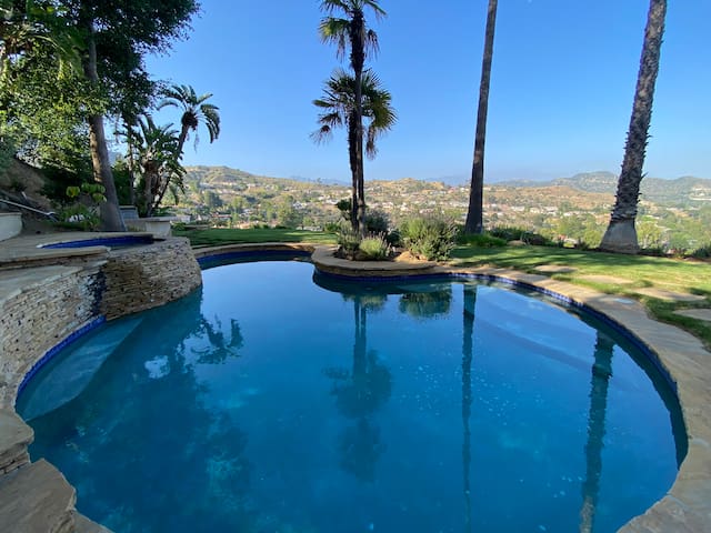 Exquisite Glendale Hills Pool Home with Views!!!