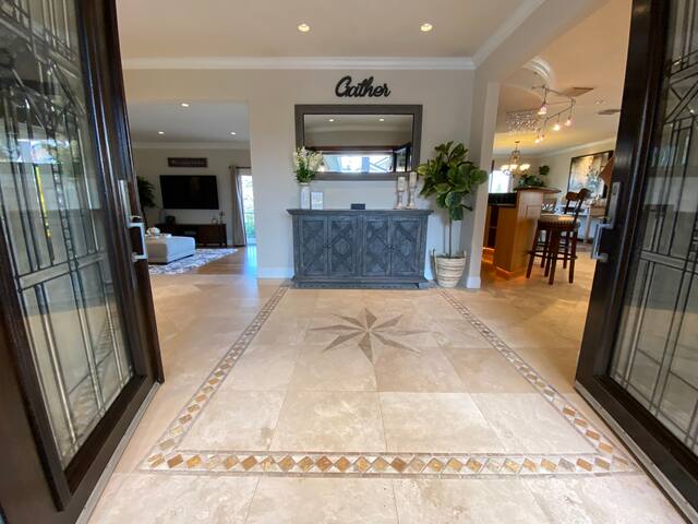 Exquisite Glendale Hills Pool Home with Views!!! gallery image 3