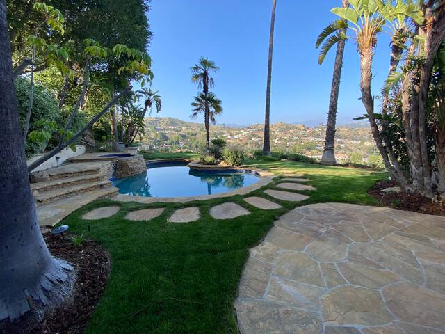 Exquisite Glendale Hills Pool Home with Views!!! gallery image 2