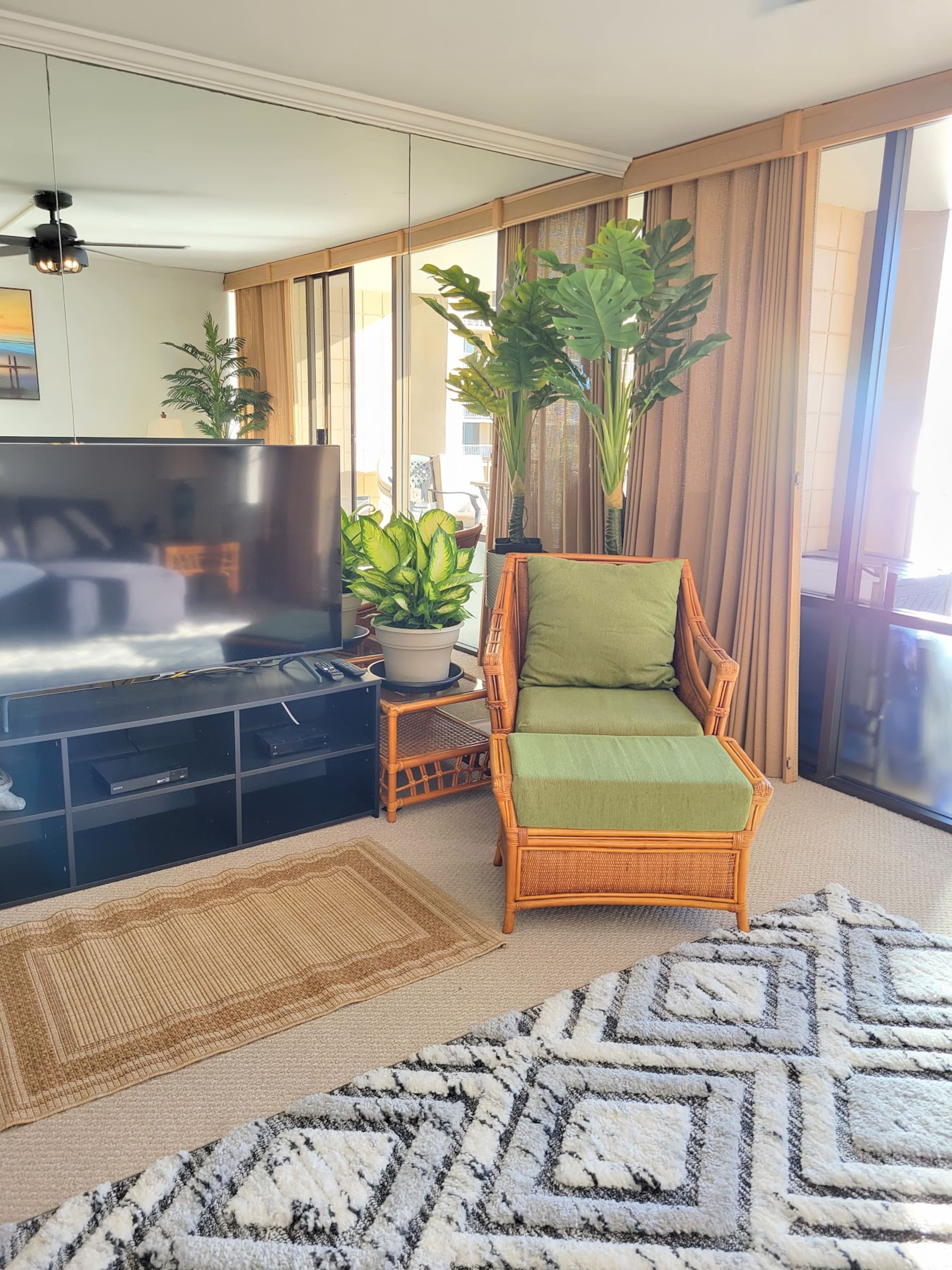 Condo in Lahaina · ★4.91 · 1 bedroom · 2 beds · 1 bath - Image 4