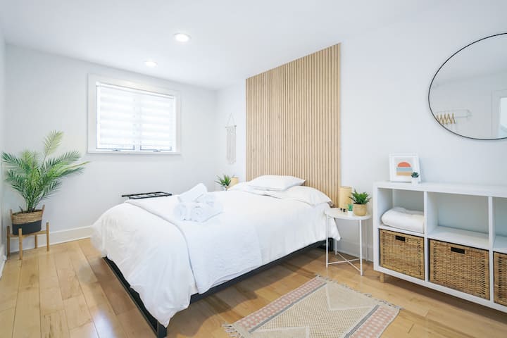 Bedroom (Middle floor) - On its own level this space boasts a queen bed and views of both the front and the back of the property.  Enjoy privacy like never before.