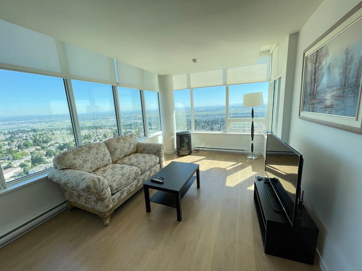 Burnaby center bright with nice view 2 bd+2 bth Condominiums for Rent