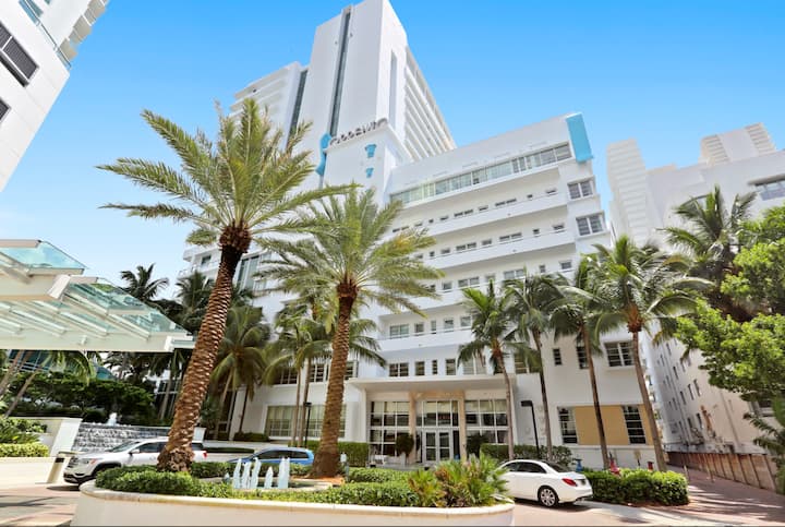 Fontainebleau Tresor 36th floor Junior Suite