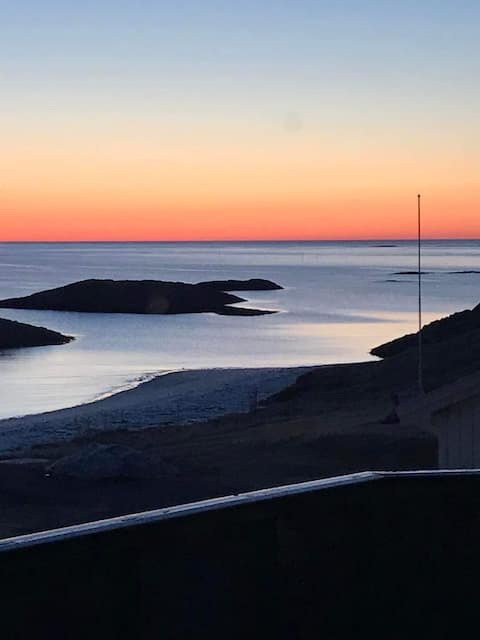 Cheerful house right on the beach