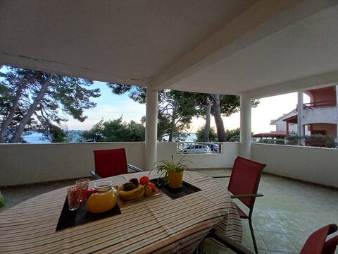 Huge apartment for 4 next to the sea!