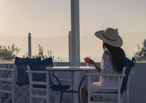 Oia bed and breakfast for 2 & swimming pool