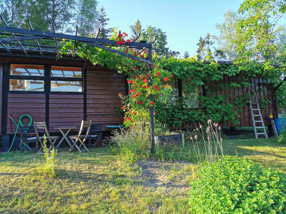Cozy archipelago cottage with fireplace