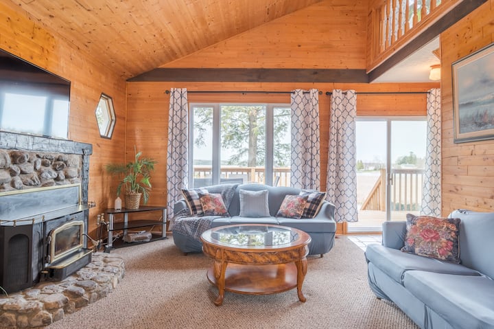 Beautiful Lakefront Cottage - Kawartha Lakes
