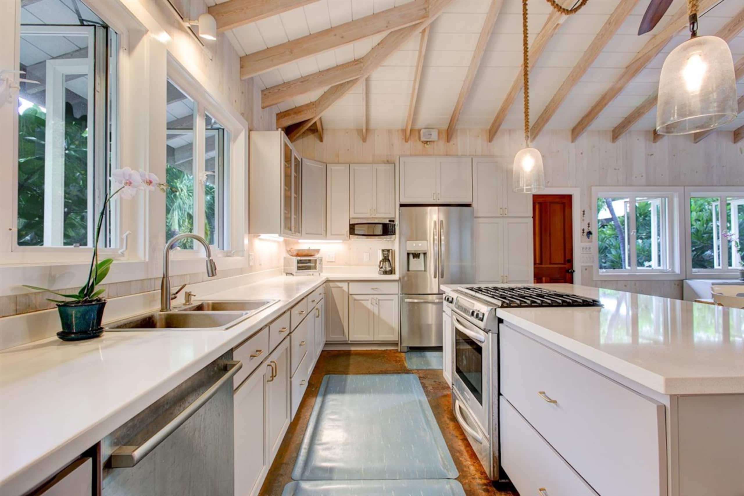 Home in Waimea · ★5.0 · 4 bedrooms · 6 beds · 4 baths - Image 12