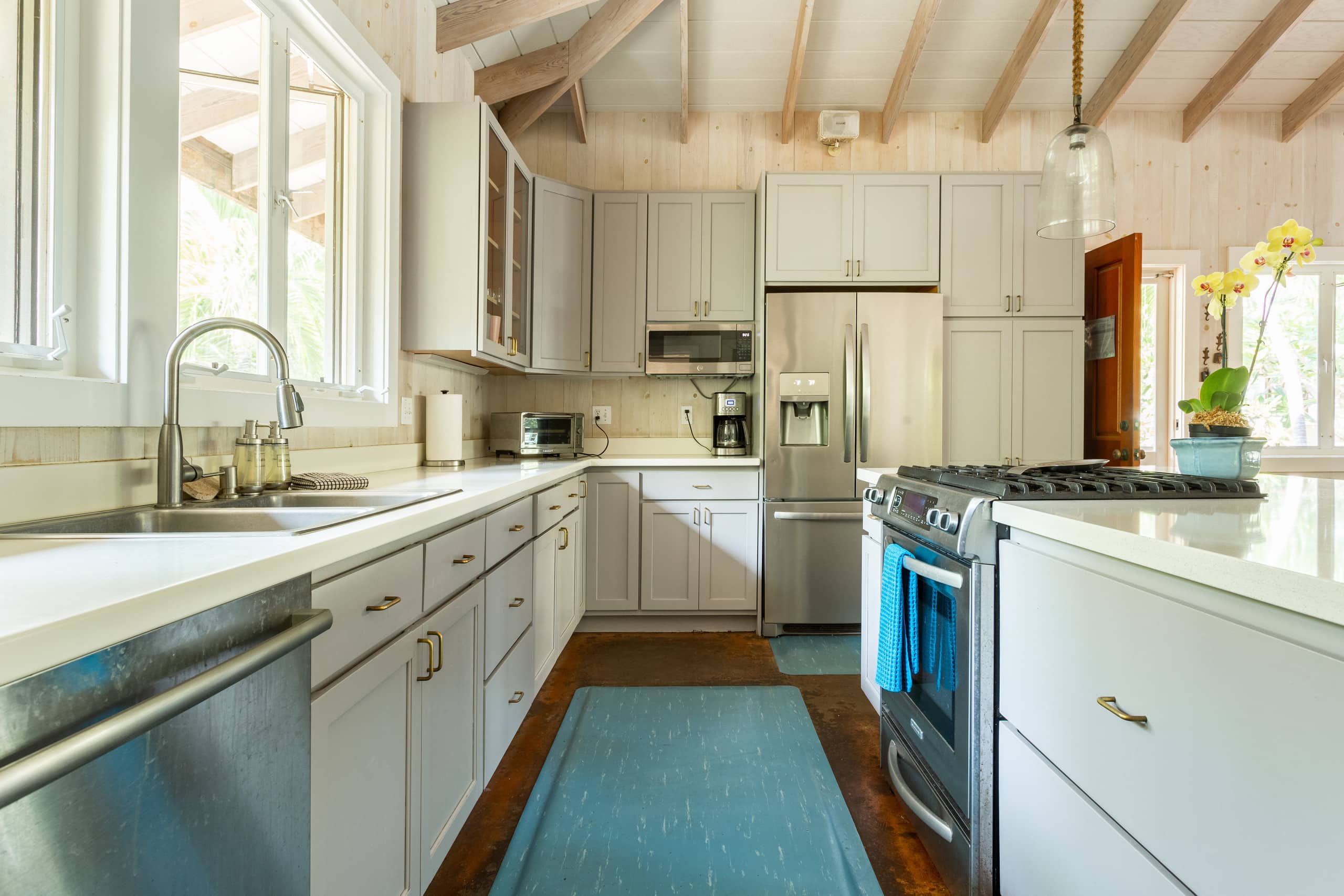 Home in Waimea · ★5.0 · 4 bedrooms · 6 beds · 4 baths - Image 13