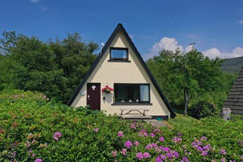 Quiet Chalet near Glencoe, Loch & Mountain Views