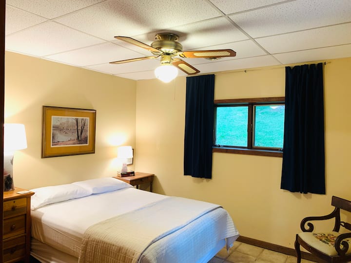 חדר שינה קווין סייז בקומה התחתונה 2