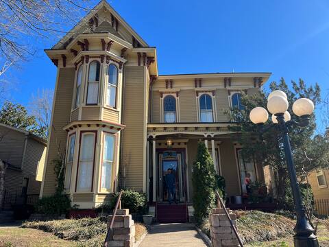 Welcome to the historic Mint Julep Mansion!