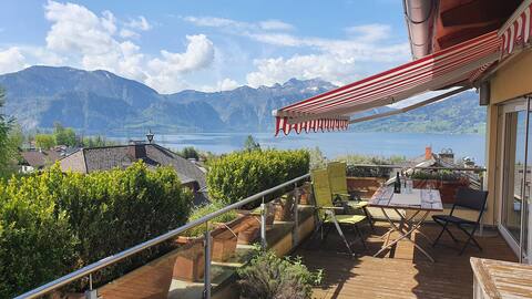 Penthouse apartment with sun terrace and lake view