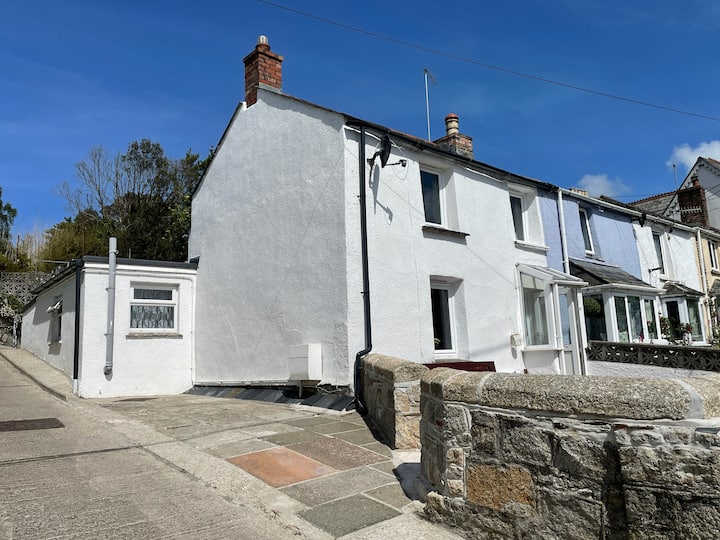 Cosy 2 bedroom cottage with lovely garden Cottages for Rent in