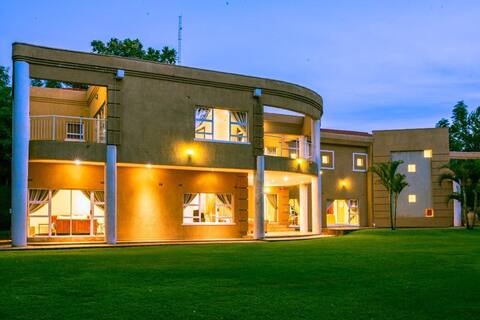 Luxurious 5-bedroom villa with a pool and garden