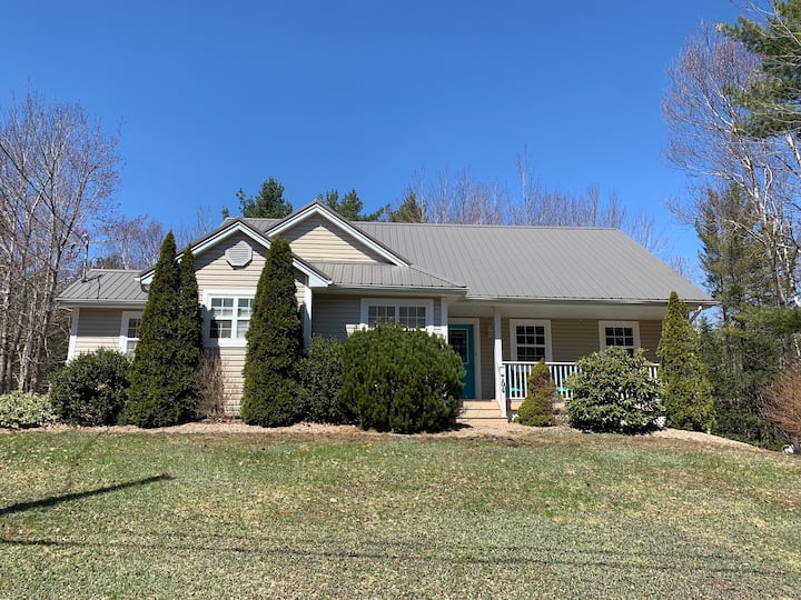 Cheerful 3 bdr home near beaches and Bridgewater Houses for Rent in