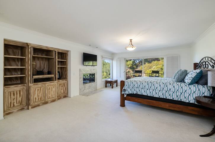 Bigger is Better And So Are Spectacular Views gallery image 3