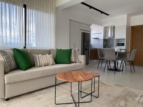 Cozy apt with rooftop pool and gym