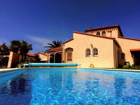 Villa with swimming pool and petanque court