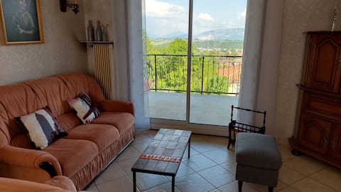 Propriété Airbnb réussie: House with view of Alps and Jura near Geneva à Ain