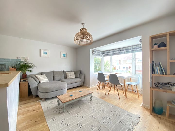 Beach Style Family Apartment 650m From The Beach - Cornwall