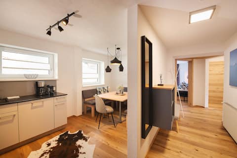 Top Airbnb: Beautiful modern apartment in top location ZH in Tirol