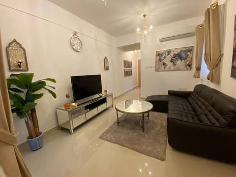 Qurum 1-bedroom apartment near shops & restaurants
